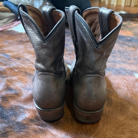 Frye Women's Billy Short Gold Metallic Western Boot size 8 - Picture 6 of 8